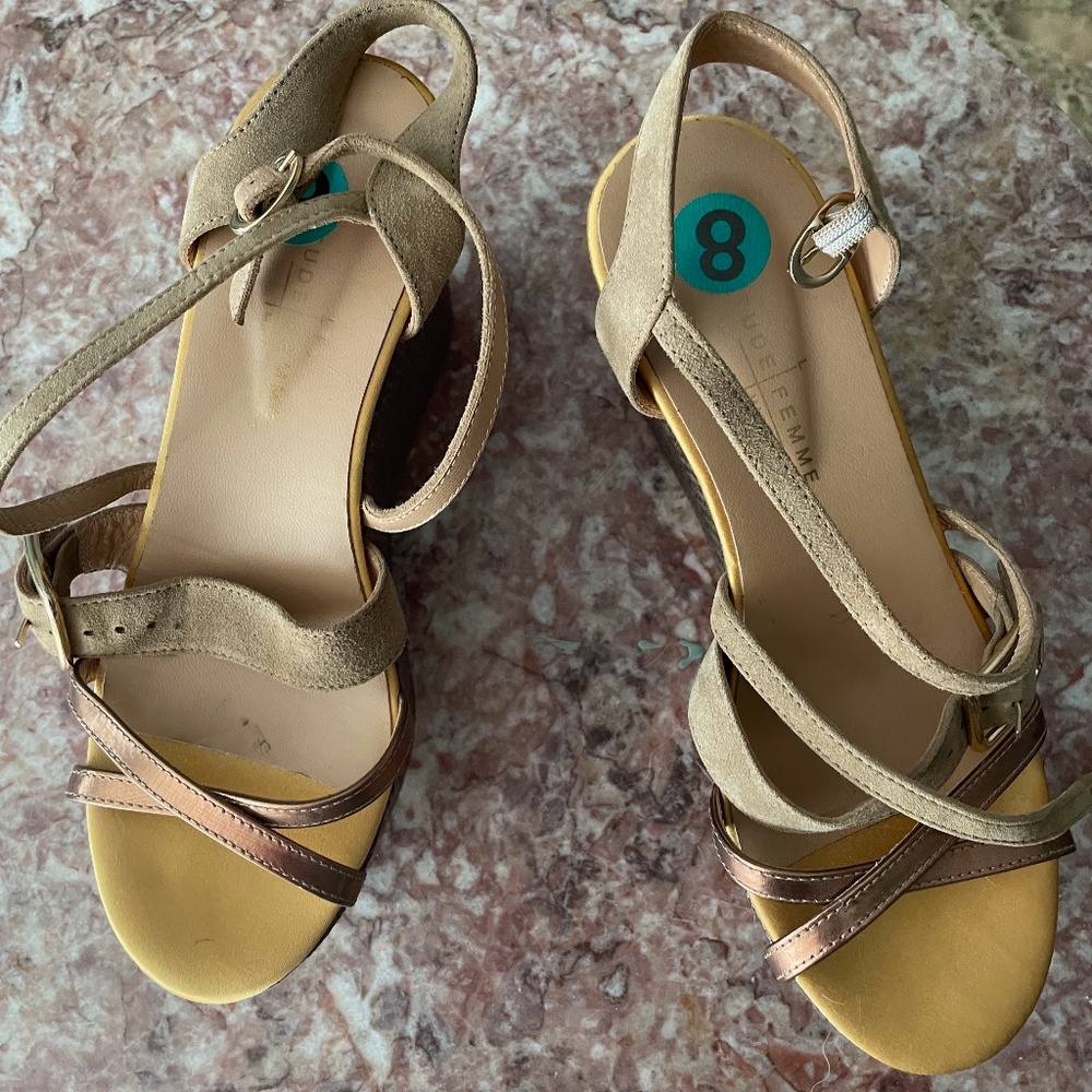 Latitude (Italy) leather sandals, EU 38 or US 7, NWT, mint, label sized wrong.